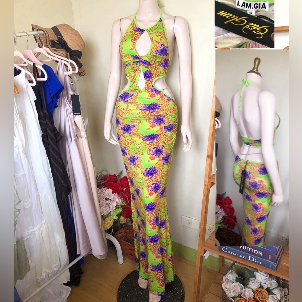 I AM GIA VALERA HIBISCUD DRESS🎉 - Picture 3 of 3